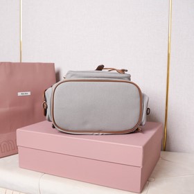 Доставка рюкзака MIUMIU Новинка： рюк