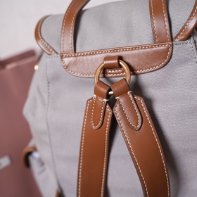 Доставка рюкзака MIUMIU Новинка： рюк