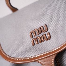 Доставка рюкзака MIUMIU Новинка： рюк
