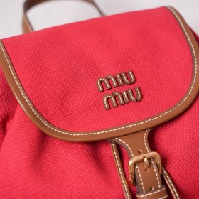 Доставка рюкзака MIUMIU Новинка： рюк