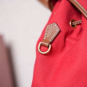 Доставка рюкзака MIUMIU Новинка： рюк