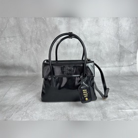 5BA303 Глянцевая сумочка из натурально