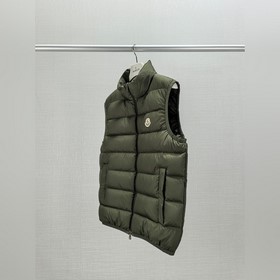 Moncler, новая куртка-жилет с воротник