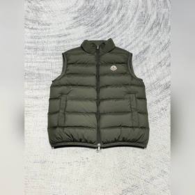 Moncler, новая куртка-жилет с воротник