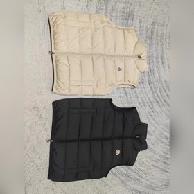 Moncler, новинка — куртка-жилет с воро