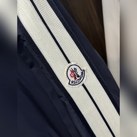 Moncler Новая легкая куртка с капюшон