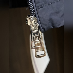 Moncler Новая легкая куртка с капюшон