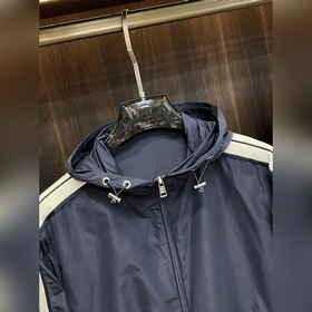 Moncler Новая легкая куртка с капюшон
