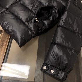 Moncler Moncler Новинка] Стильная, у