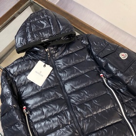 Moncler Новые поступления в бутике уж