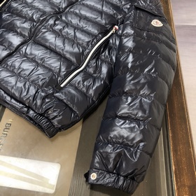 Moncler Новые поступления в бутике уж