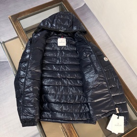Moncler Новые поступления в бутике уж