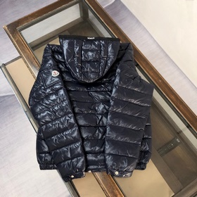 Moncler Новые поступления в бутике уж