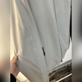 Пуховик Moncler 2026 осень/зима GW Bou