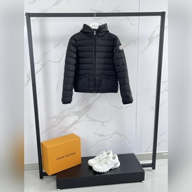 Moncler Cler 2026 Осень/Зима Новинка：