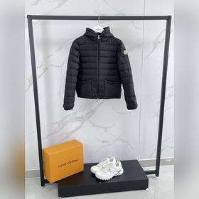 Moncler Cler 2026 Осень/Зима Новинка：