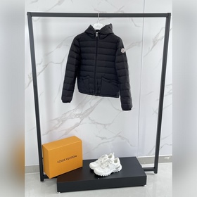Moncler Cler 2026 Осень/Зима Новинка：