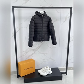 Moncler Cler 2026 Осень/Зима Новинка：