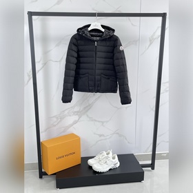 Moncler Cler 2026 Осень/Зима Новинка： 