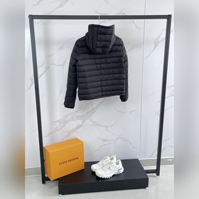 Moncler Cler 2026 Осень/Зима Новинка： 