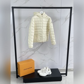 Moncler Cler 2026 Осень/Зима Новинка：