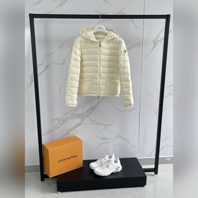 Moncler Cler 2026 Осень/Зима Новинка： 