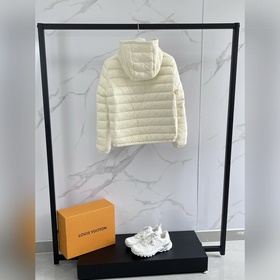 Moncler Cler 2026 Осень/Зима Новинка： 