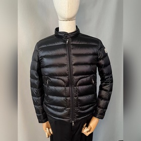 2025 Moncler Clercer Легкая пуховая ку