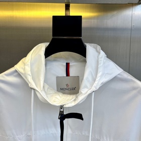 Moncler Cler, новая куртка с капюшоном