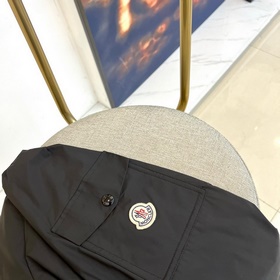 Новая куртка с капюшоном Moncler Cler