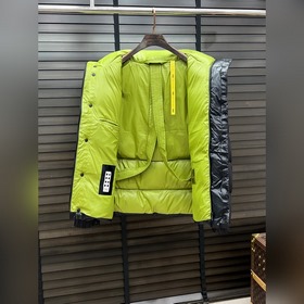 Пуховик Moncler — синие и зеленые пухо