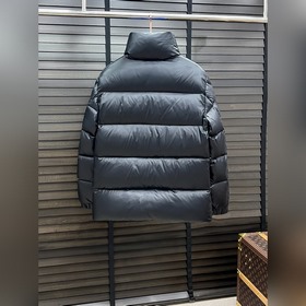 Пуховик Moncler — синие и зеленые пухо