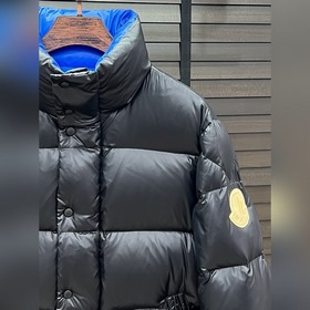 Пуховик Moncler — синие и зеленые пухо