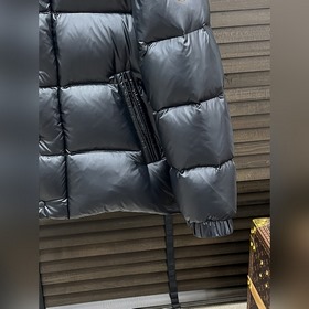 Пуховик Moncler — синие и зеленые пухо