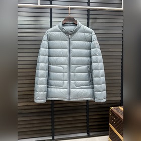 Пуховая куртка Moncler — легкая пухова