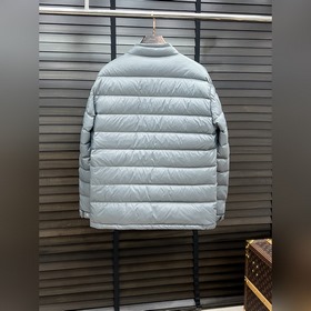 Пуховая куртка Moncler — легкая пухова