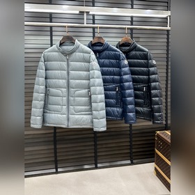 Пуховая куртка Moncler — легкая пухова