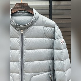 Пуховая куртка Moncler — легкая пухова