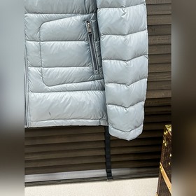 Пуховая куртка Moncler — легкая пухова