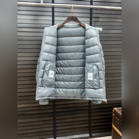 Пуховая куртка Moncler — легкая пухова
