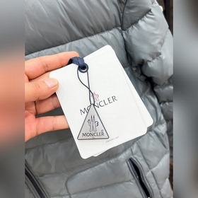 Пуховая куртка Moncler — легкая пухова