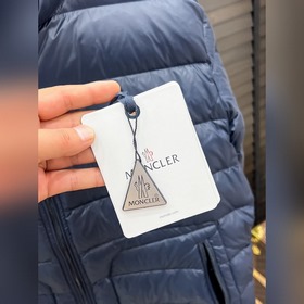 Пуховая куртка Moncler — легкая пухова