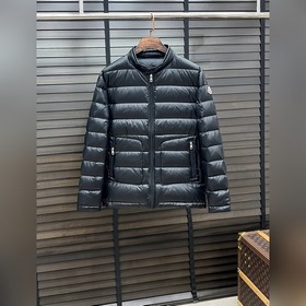Пуховая куртка Moncler — легкая пухова