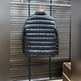 Пуховая куртка Moncler — легкая пухова