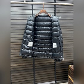 Пуховая куртка Moncler — легкая пухова