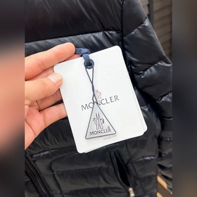 Пуховая куртка Moncler — легкая пухова
