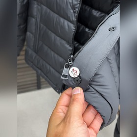 Пуховая куртка Moncler — легкая пухова