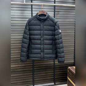 Пуховая куртка Moncler — легкая пухова