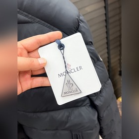 Пуховая куртка Moncler — легкая пухова