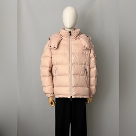 Moncler  Новые поступления  Moncle